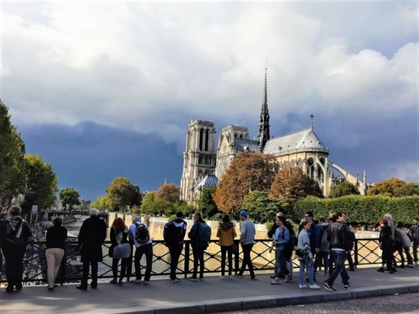 Notre-Dame de Paris (XIIe-XIIIe-XIXe-XXIe siècles), quelques mois avant son incendie de 2019. Existe-t-il au monde un monument plus admiré et qui, pourtant, étonne encore le plus blasé des visiteurs. Photo © François Collombet